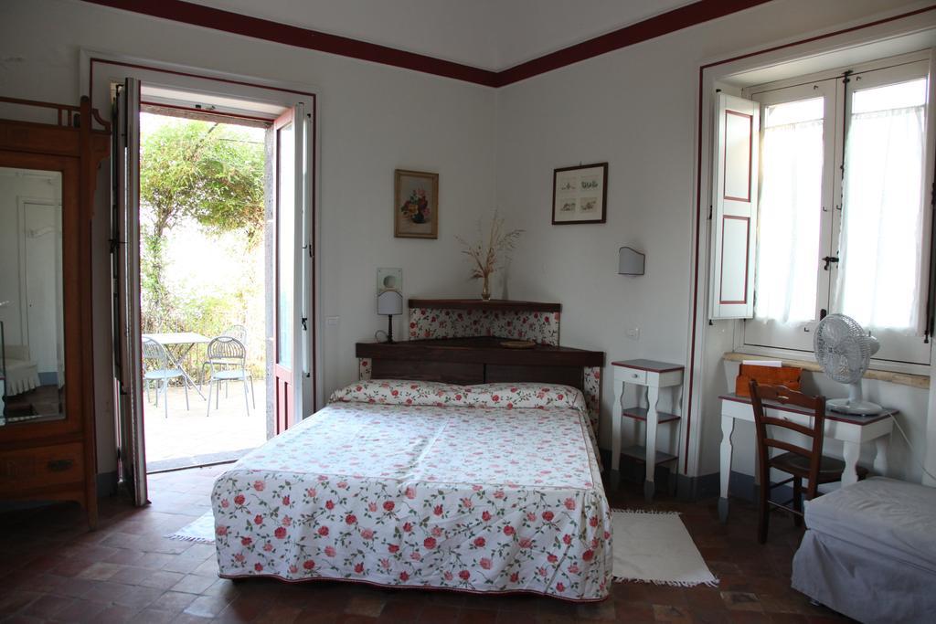 Case Perrotta SantʼAlfio Chambre photo